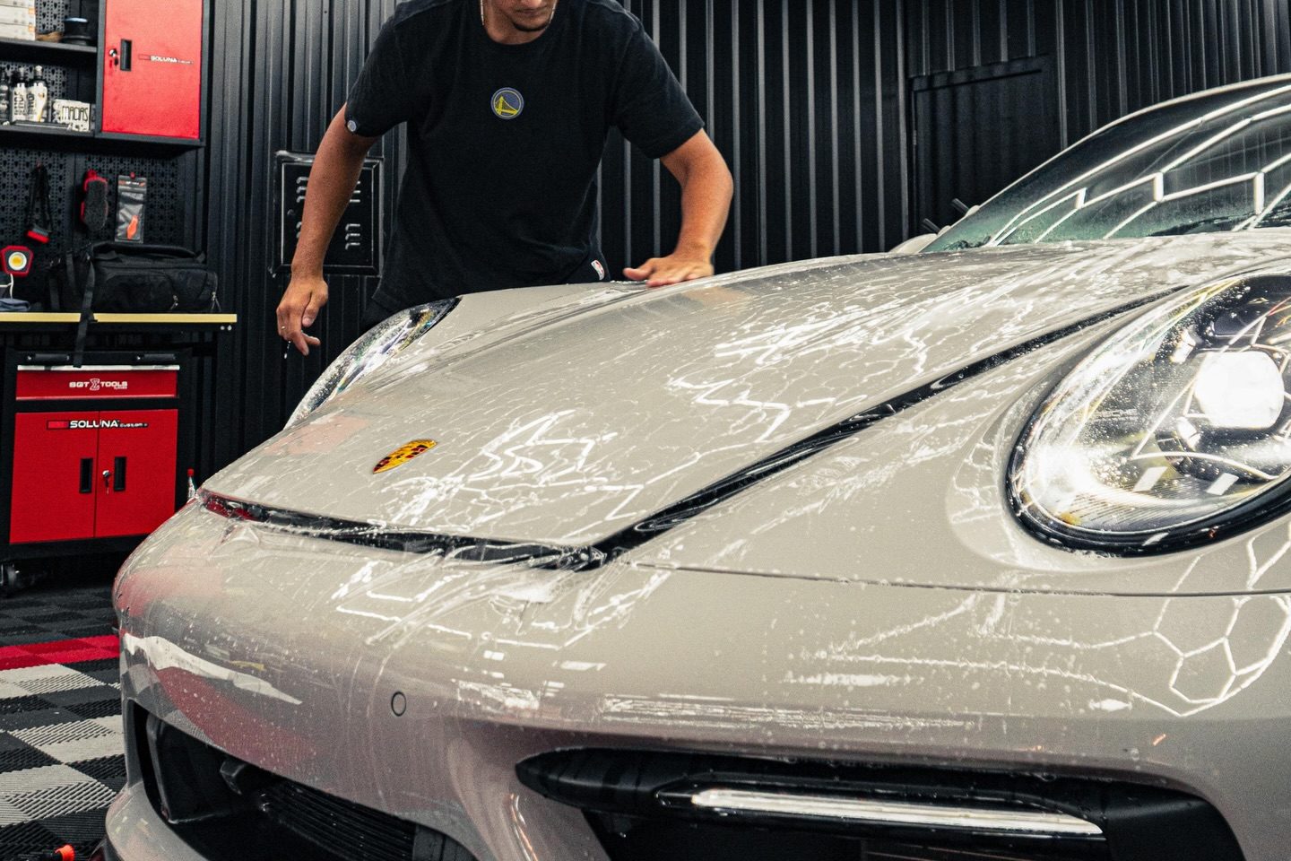Lavagem técnica de Porsche no estúdio
